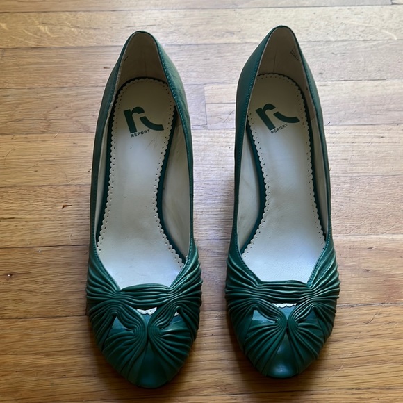 Never worn green Report wedge size 6. Excellent condition. Peep toe - Picture 1 of 5